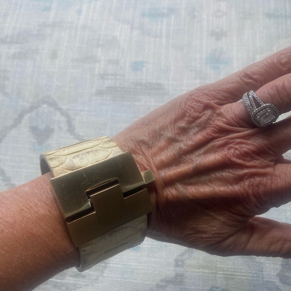 Leighelena wide leather cuff - Picture 4 of 11